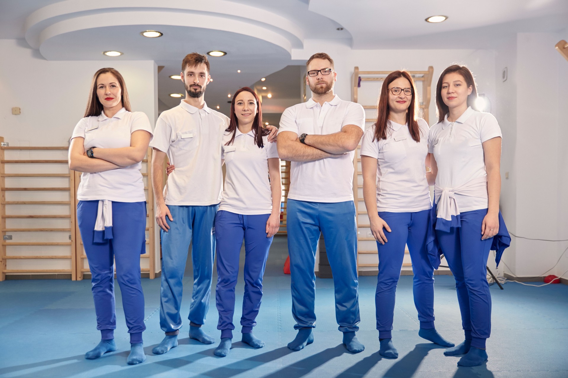 large team, group of physiotherapists  workers posing, work room indoors.